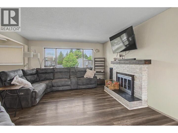 Property Photo:  680 Union Street  BC V2M 3S5 