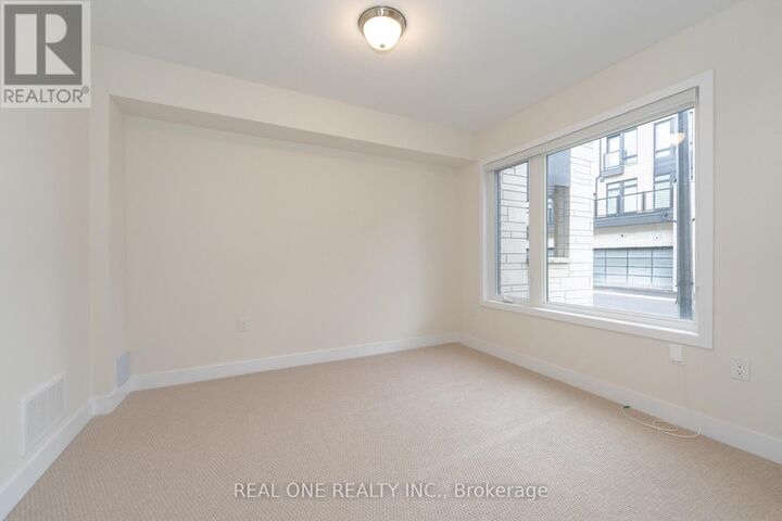 Property Photo:  28 Credit Lane  ON L4E 1G9 