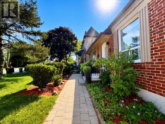 Property Photo:  41 Athabaska Avenue  ON M2M 2T6 