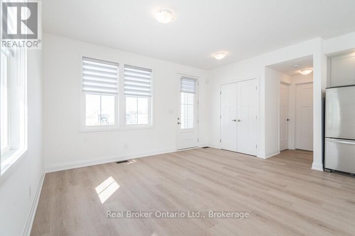 Property Photo:  4 Danielle Crescent  ON L4R 0A9 