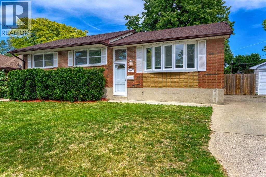 Photo de la propriété:  890 Hollands Avenue  ON N7S 3C1 