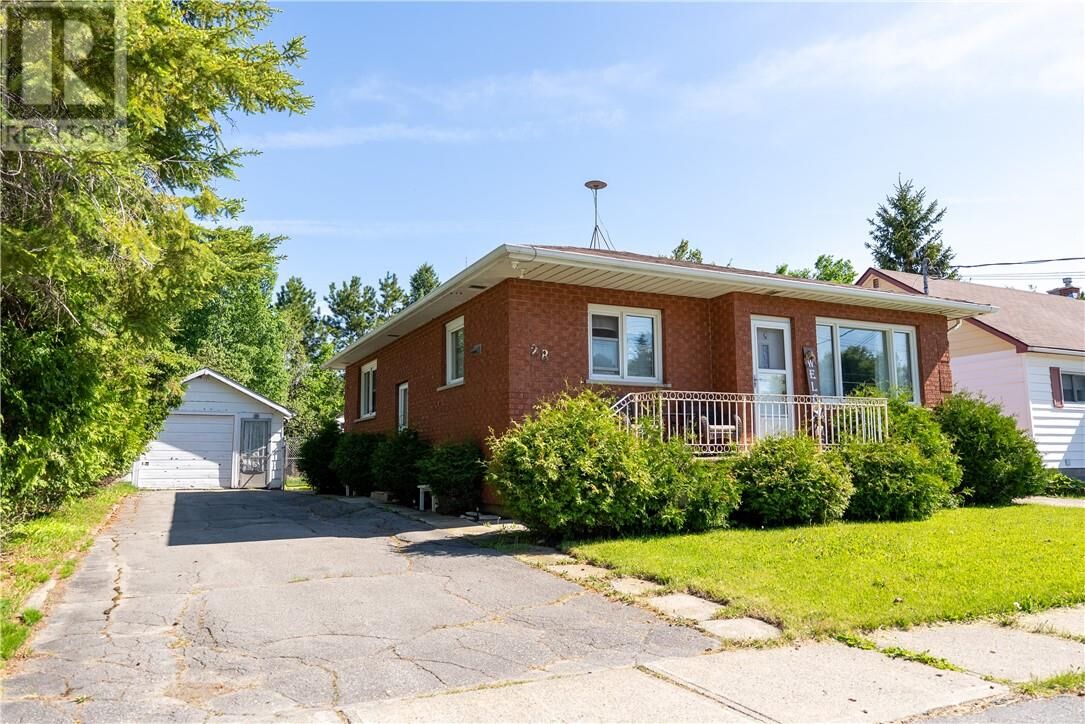 Photo de la propriété:  28 Walter Street  ON P0M 1M0 