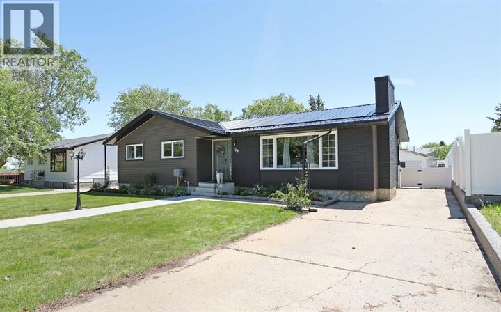 Property Photo: 120 Ingram Park Drive East AB T1R 0J9