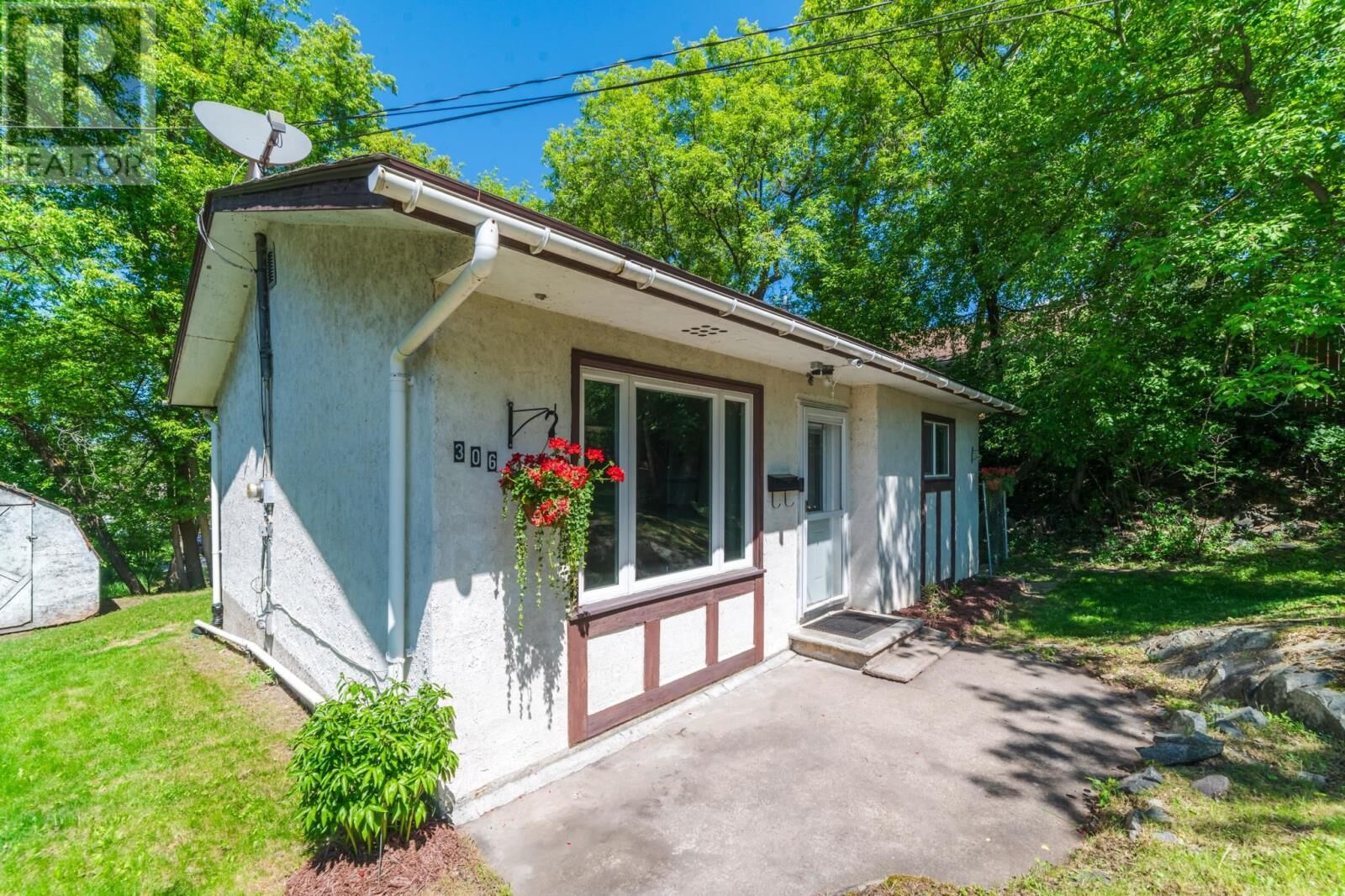 Property Photo:  306 Fourth Street North  ON P9N 2M9 