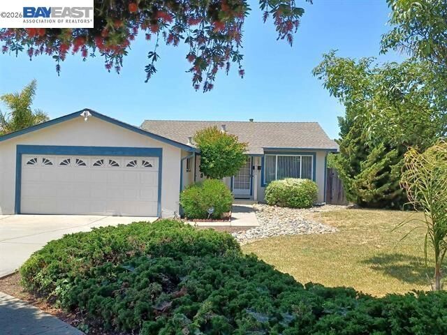 Property Photo: 7601 Redbud Ct CA 94560