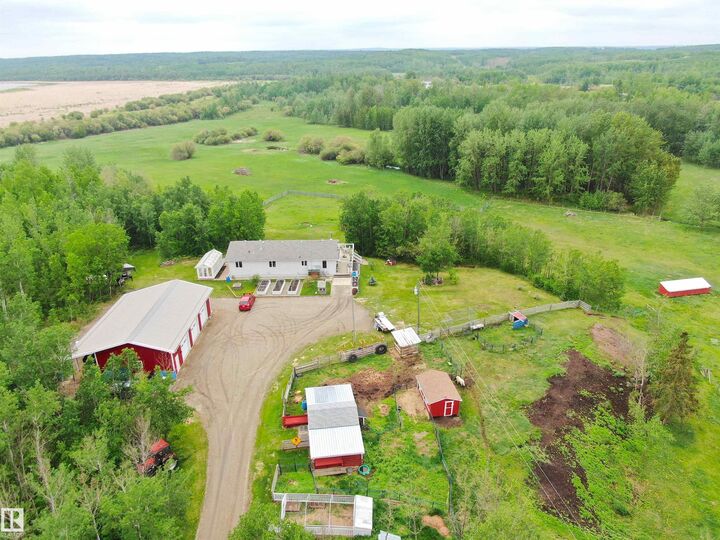Photo de la propriété:  1213 Twp Road 554  AB T0E 1V0 