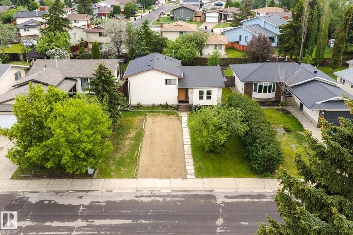 Property Photo: 2045 46st NW AB T6L 2T6