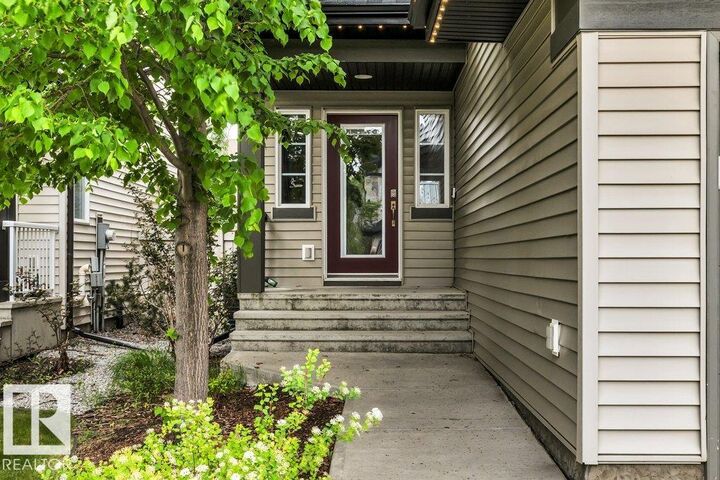 Property Photo:  1107 Chahley Crest NW  AB T6M 0K5 