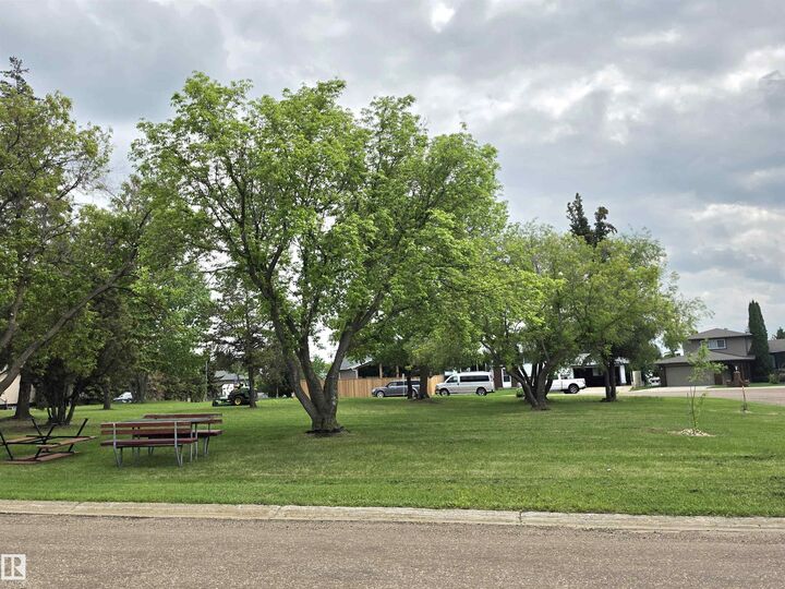 Property Photo: 4606 54 Avenue AB T0B 4K0
