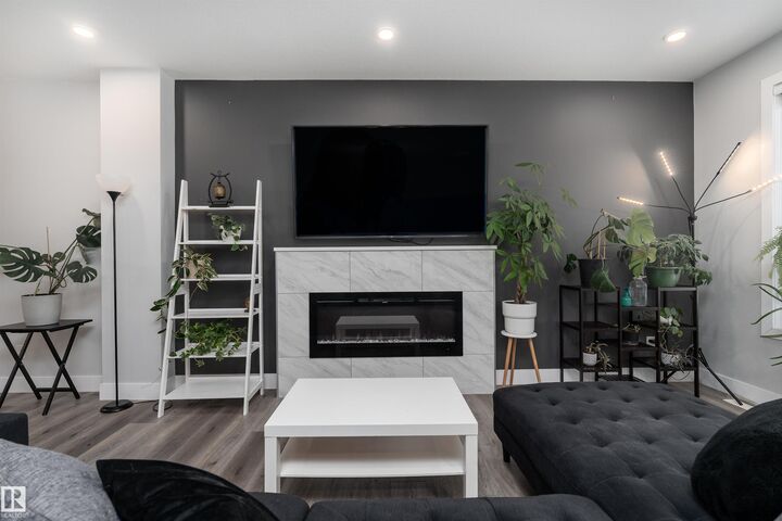 Property Photo:  9338 Pear Link SW  AB T6X 2V9 