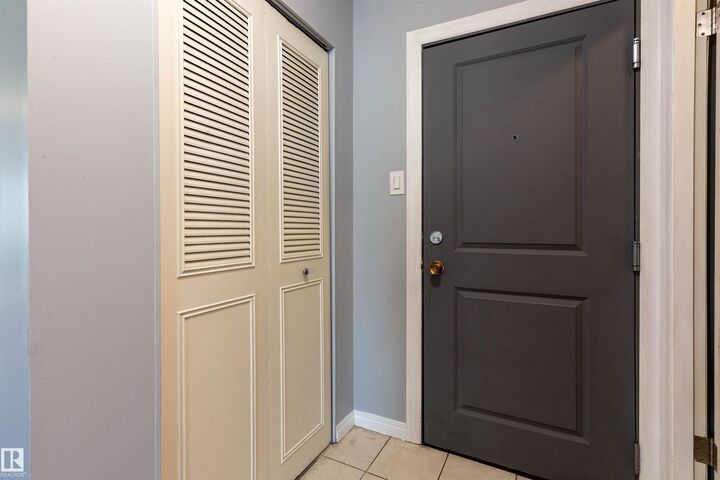 Property Photo: 10740 105 Street NW 202 AB T5H 2X2