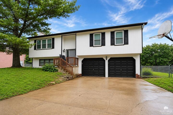 Property Photo:  1300 Frontier Lane  KS 66503 