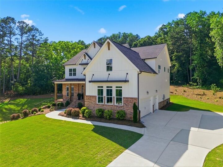 Property Photo: 401 Oakleigh Avenue GA 30188