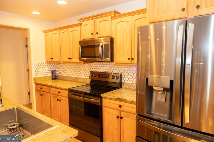 Property Photo:  182 Oak Hills Drive  GA 30560 