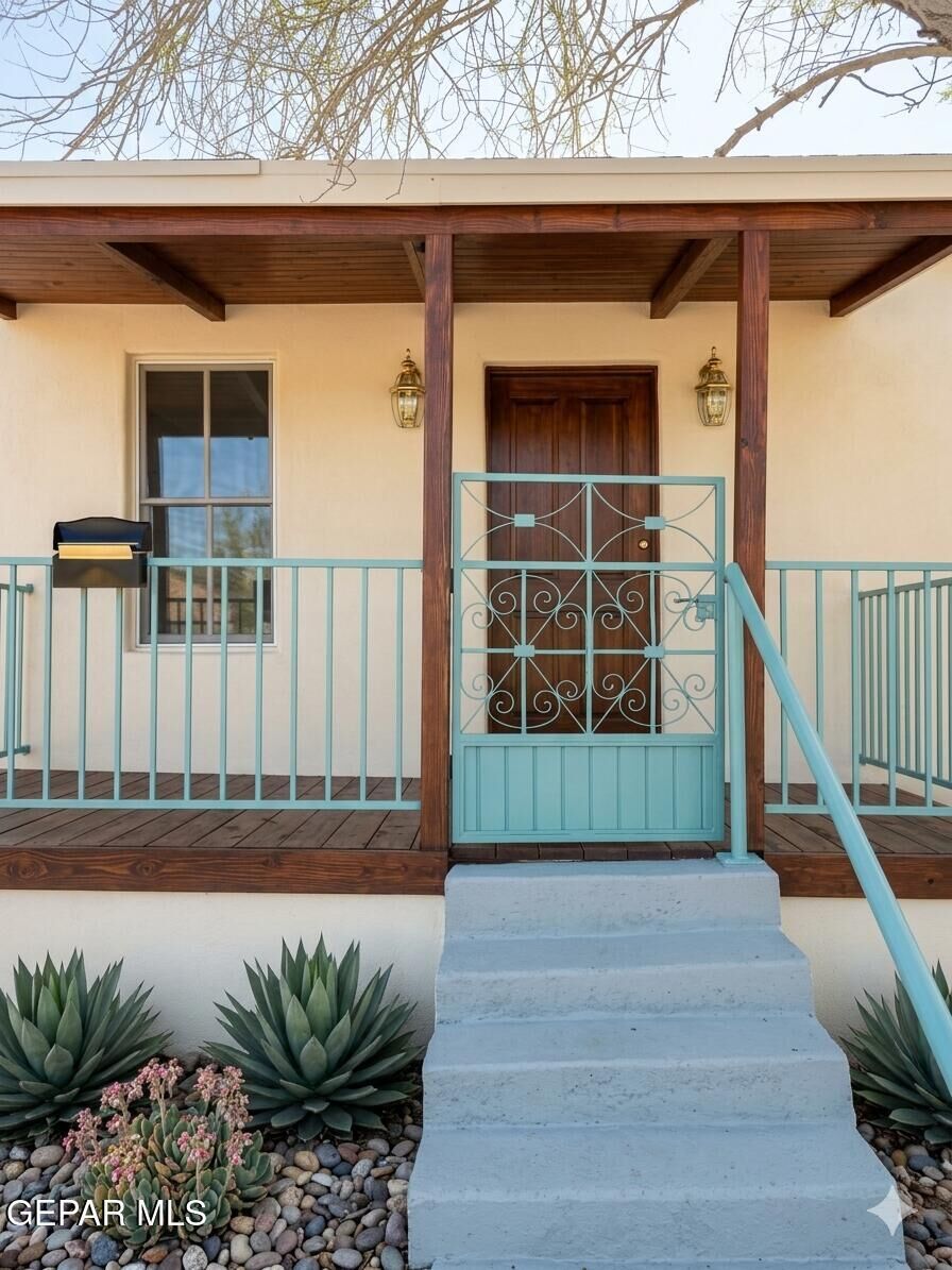 Property Photo:  402 Dolan Street  TX 79905 