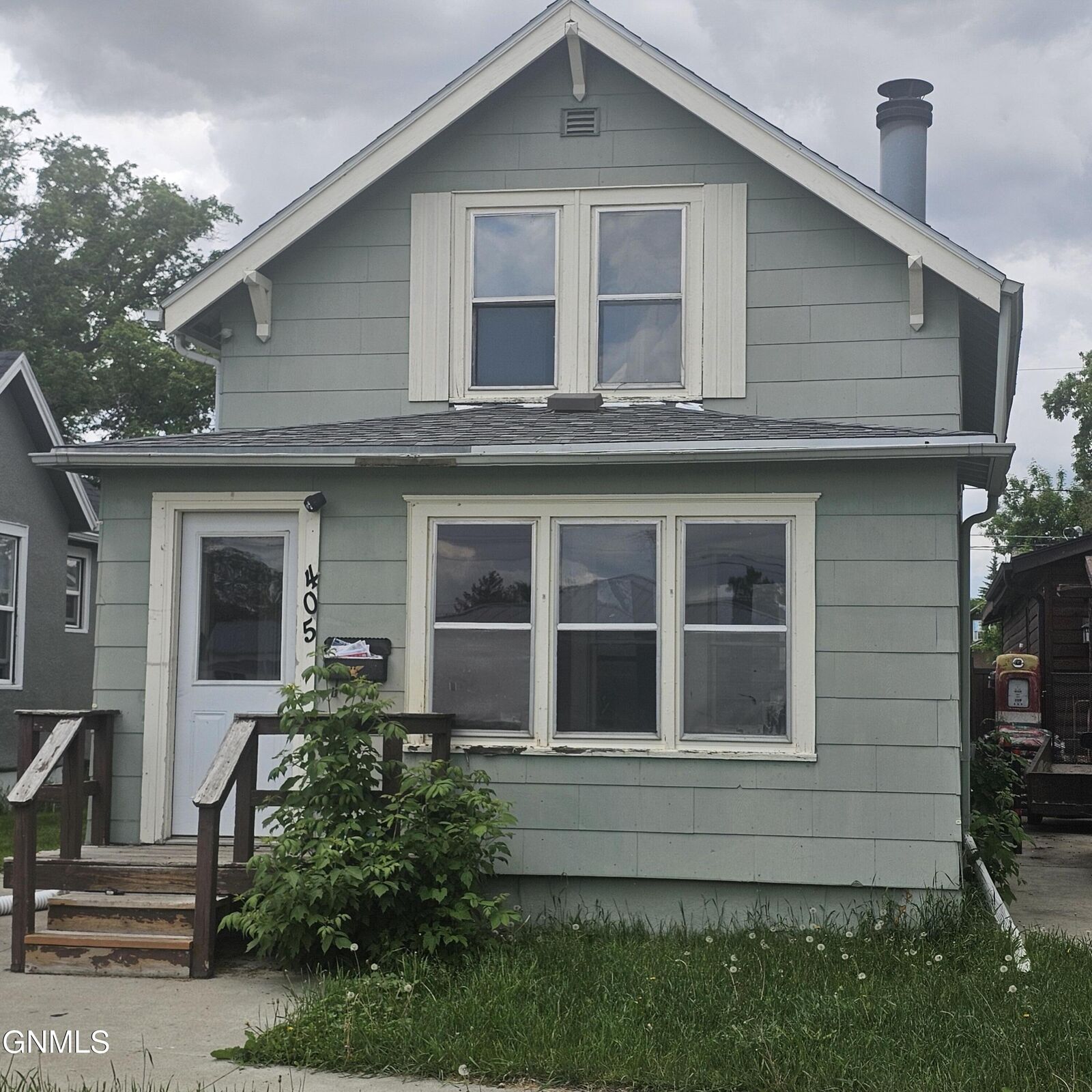 Property Photo:  405 5th Avenue NW  ND 58401 
