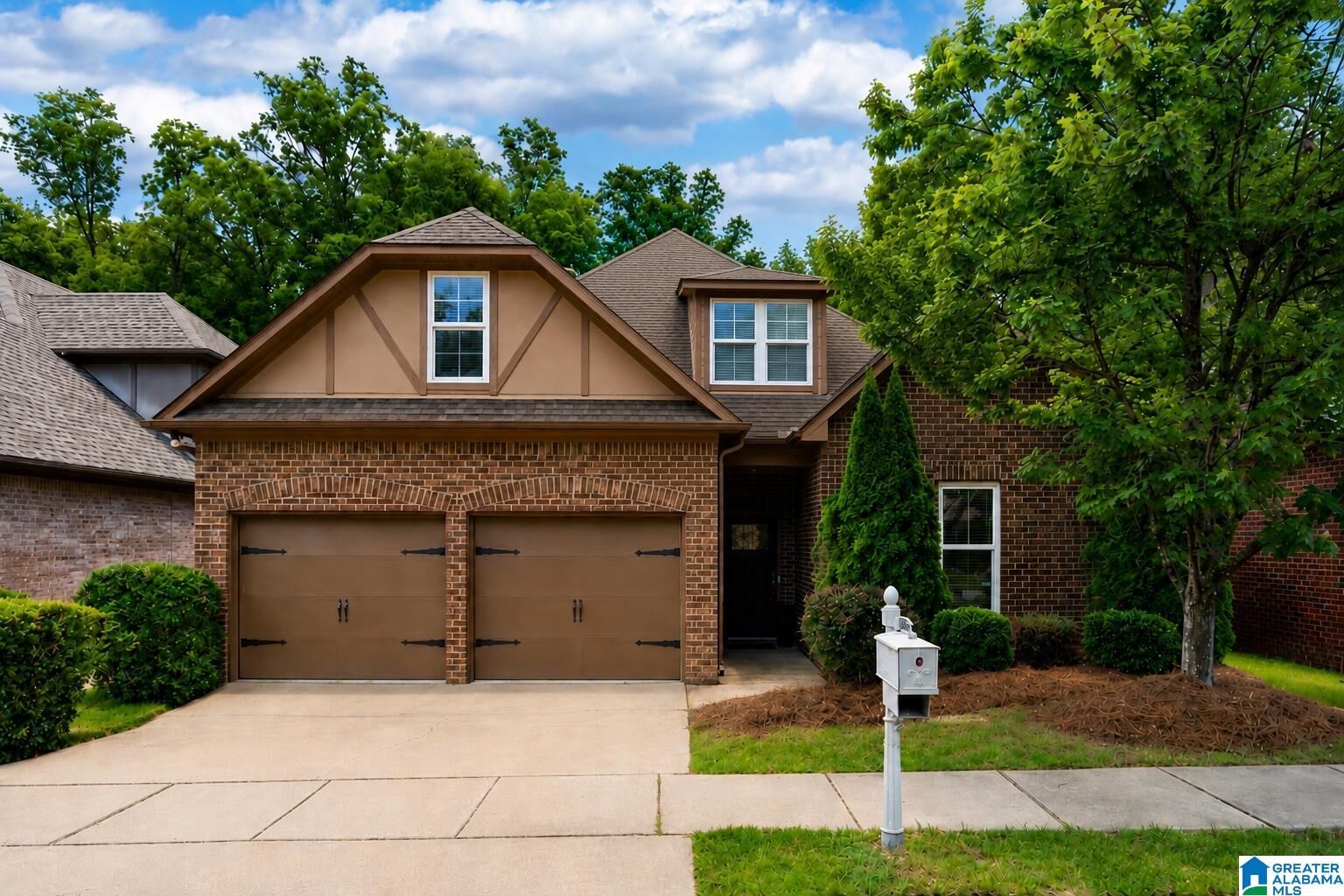 Property Photo: 5516 Park Side Circle AL 35244