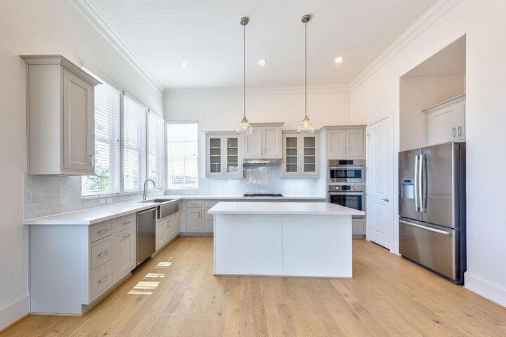 Property Photo:  6140 Cottage Grove Lake Drive  TX 77007 