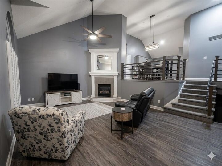 Property Photo:  908 SE 15th Street  MO 64081 