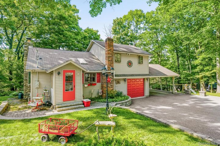 Property Photo:  5 Echo Trail  NY 10950 