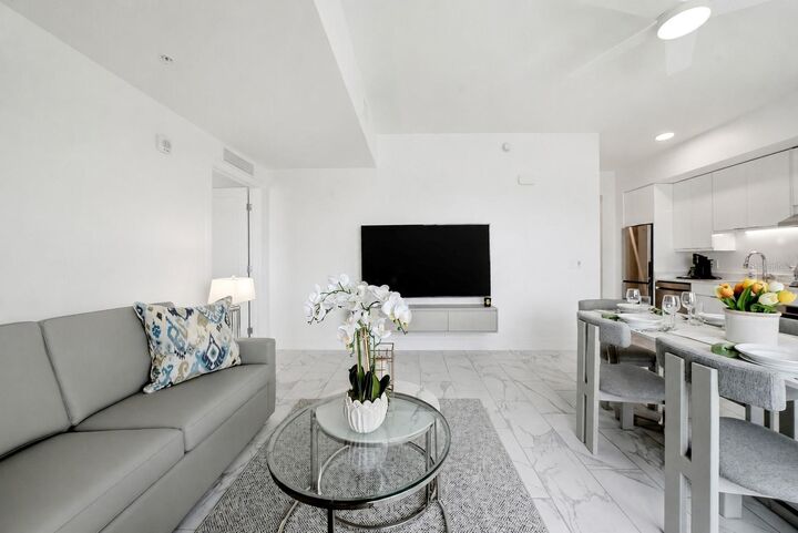 Property Photo:  411 E Shore Drive 508  FL 33767 