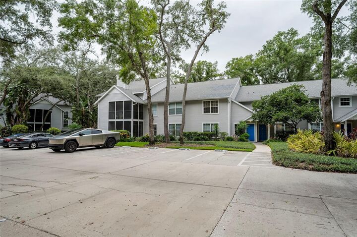 Property Photo:  3164 Valley Oaks Drive 3164  FL 33618 