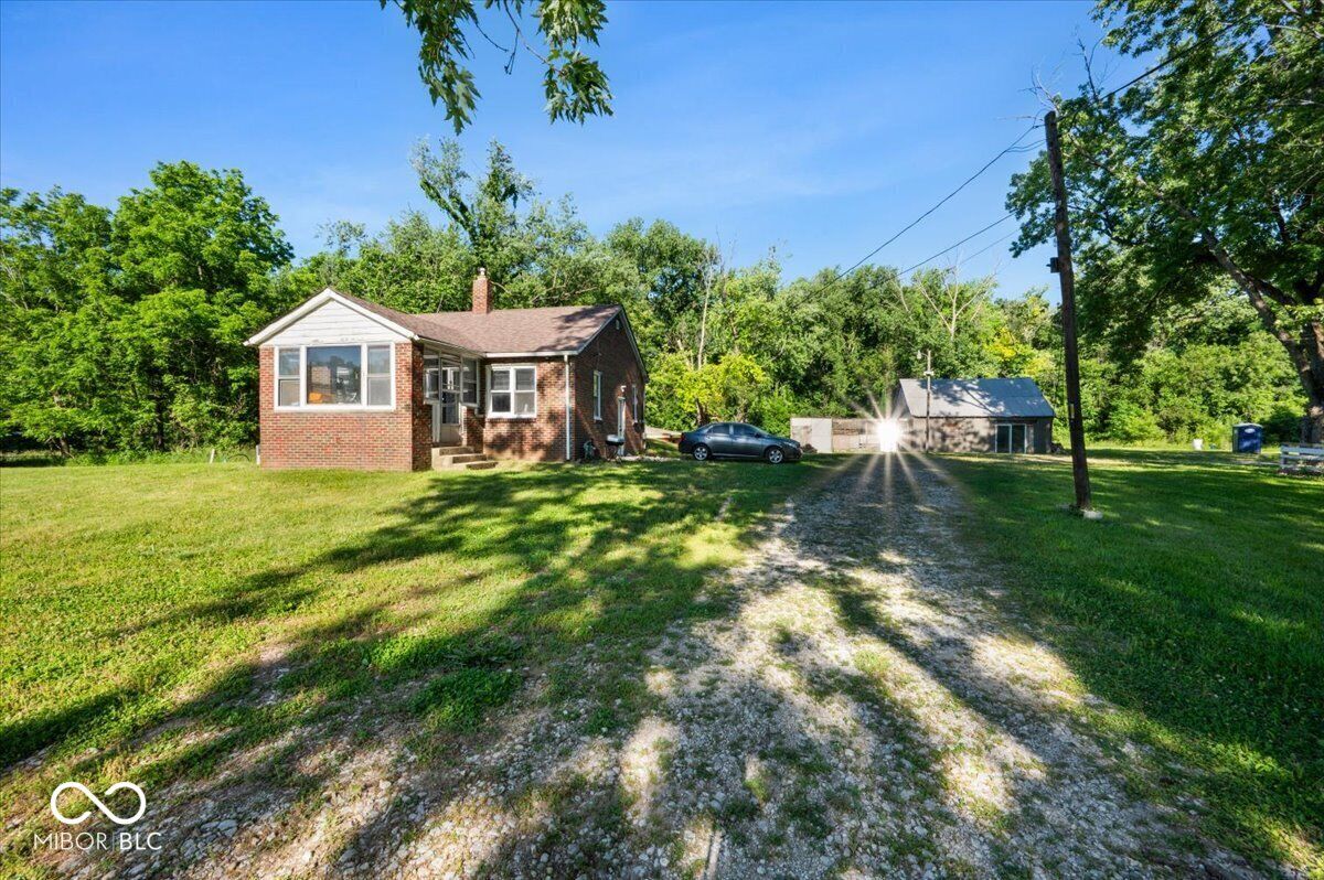 Property Photo: 5118 Sandhurst Drive IN 46217