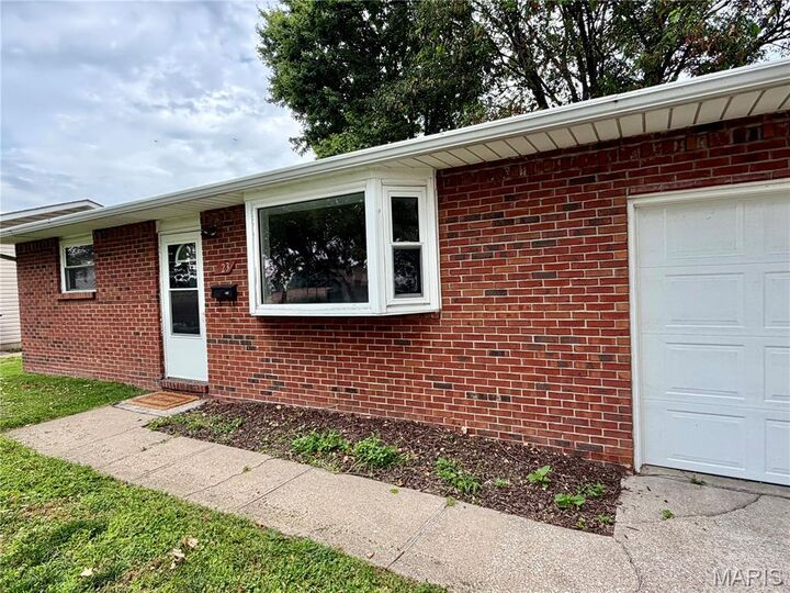 Property Photo:  123 Irwin Street  IL 62024 