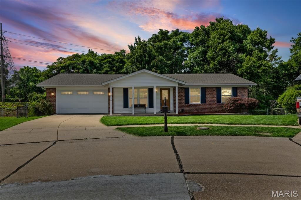 Property Photo:  11918 Wexford Place Drive  MO 63043 