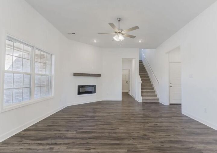 Property Photo:  125 Summer Rose Ln  TN 38068 