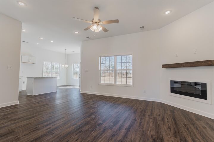 Property Photo:  125 Summer Rose Ln  TN 38068 