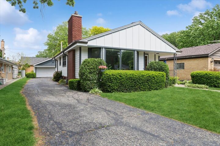 Property Photo:  2508 W Sibley Street  IL 60068 