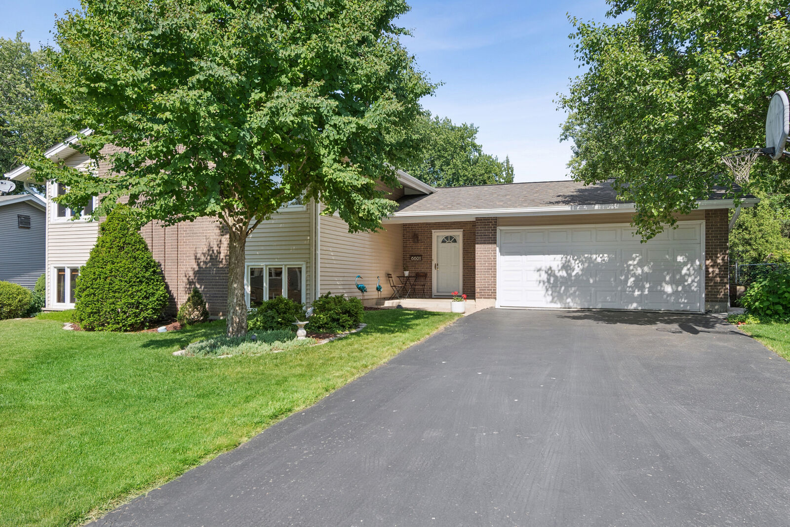 Property Photo: 6601 Macarthur Drive IL 60517