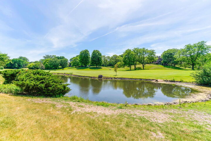 Property Photo:  525 White Oak Lane 26525  IL 60010 