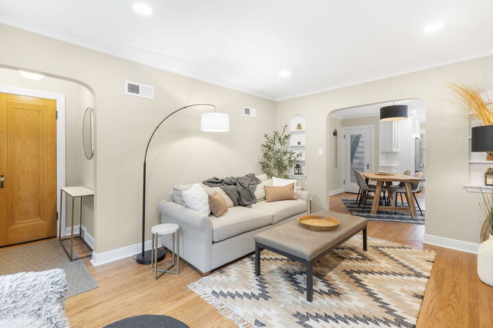 Property Photo: 5823 N Merrimac Avenue IL 60646
