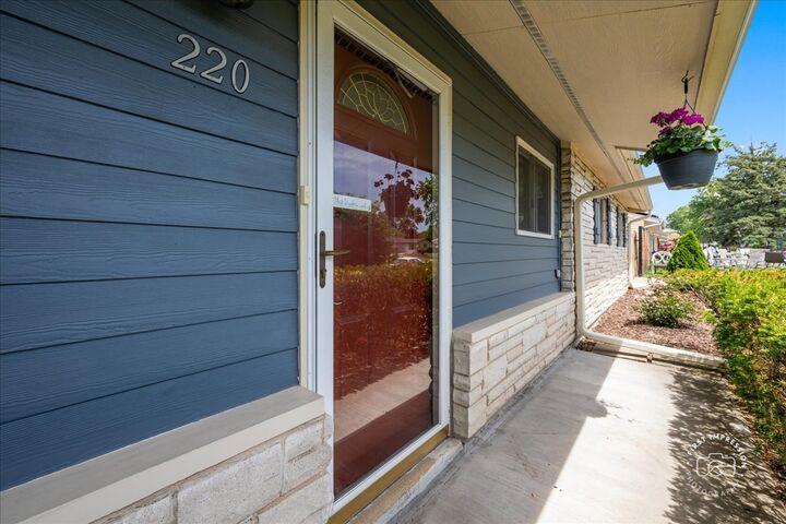 Property Photo:  