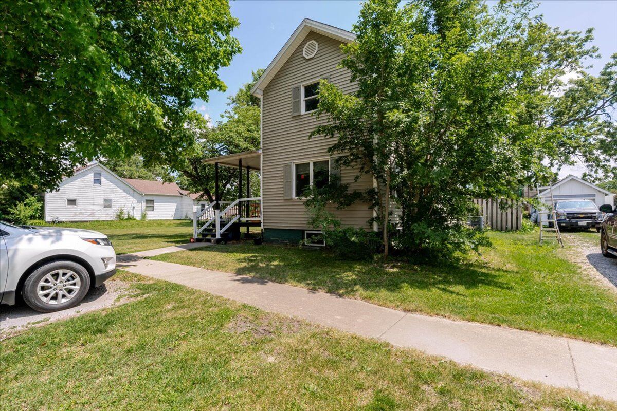 Property Photo:  340 W 1st Street  IL 61738 
