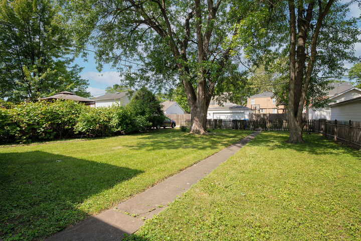 Property Photo: 7046 N Osceola Avenue IL 60631