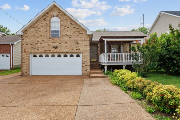 Property Photo:  704 Shandale Dr  TN 37115 