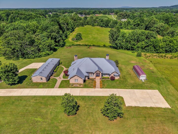 Property Photo:  555 Randall Hitchcock Rd  TN 38581 