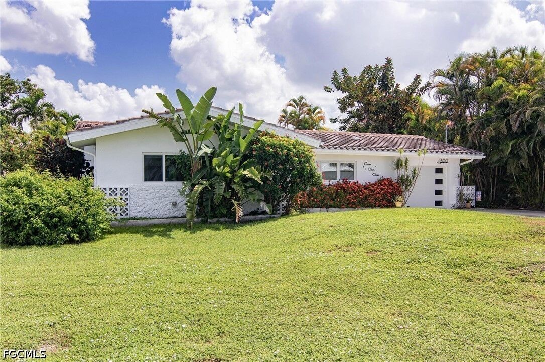 Property Photo:  1300 Thompson Street  FL 33903 