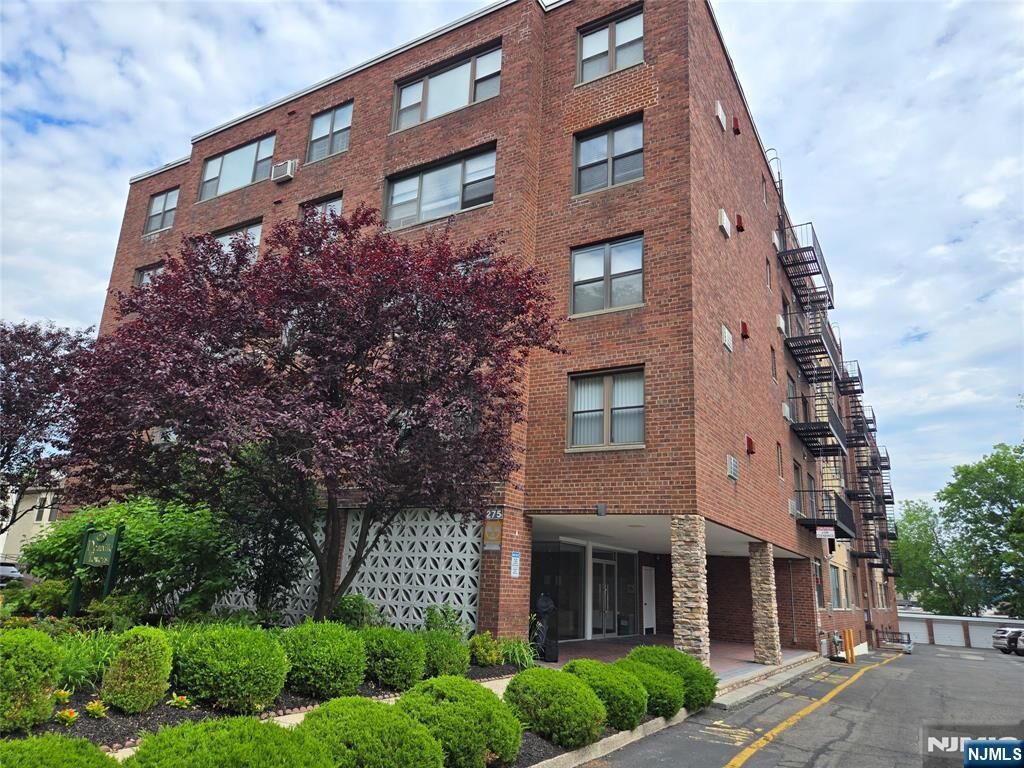 Property Photo: 275 Hoym Street 5E NJ 07024