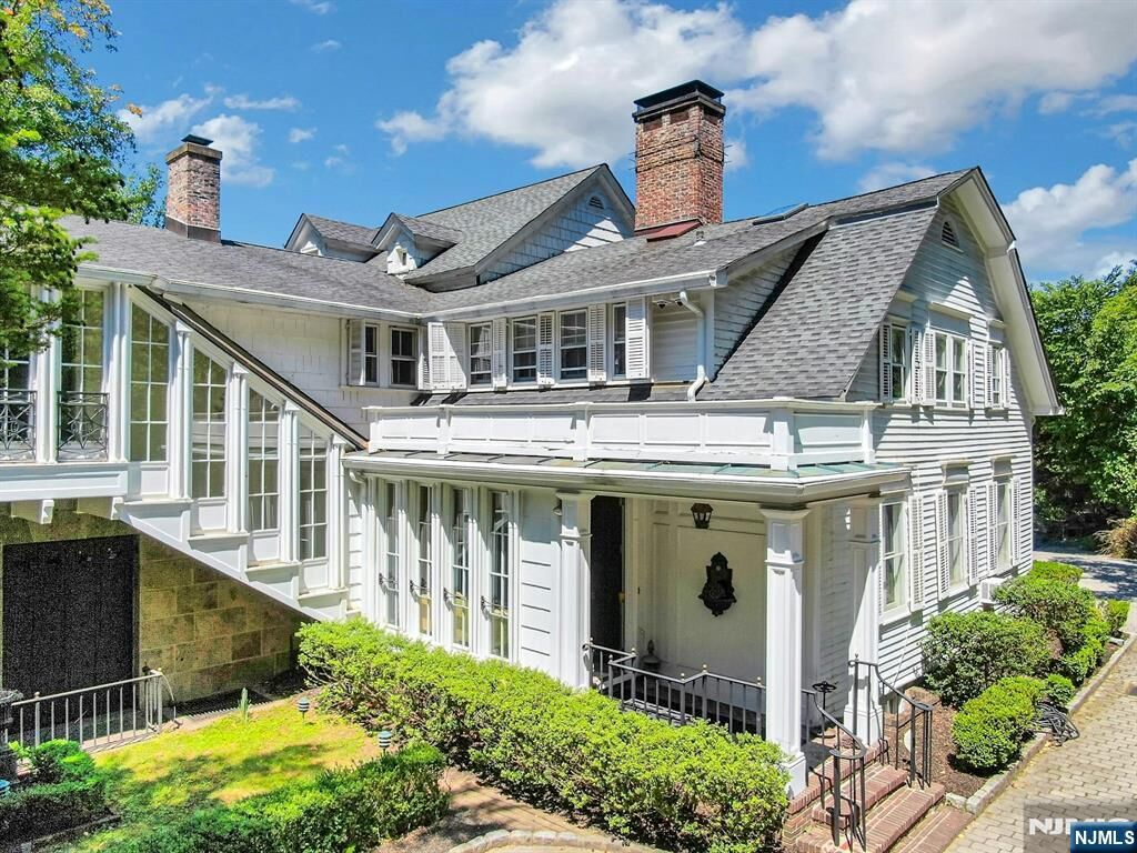 Property Photo:  9 E Saddle River Road  NJ 07458 