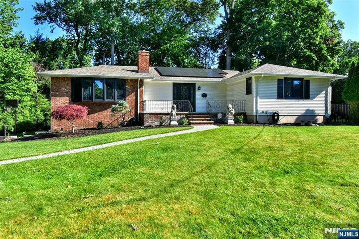 Property Photo: 43 Overlook Court NJ 07446