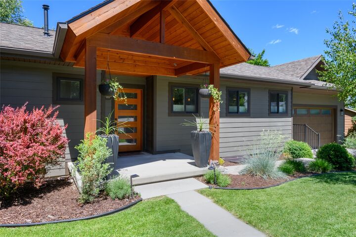 Property Photo: 605 Parkview Way MT 59803