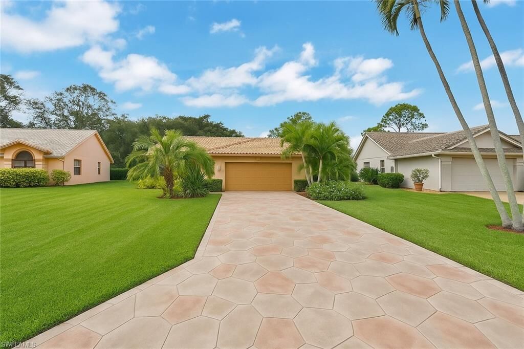 Property Photo:  241 Saint James Way  FL 34104 