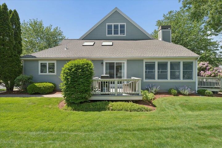 Property Photo: 110 Hawthorne Village Road NH 03062