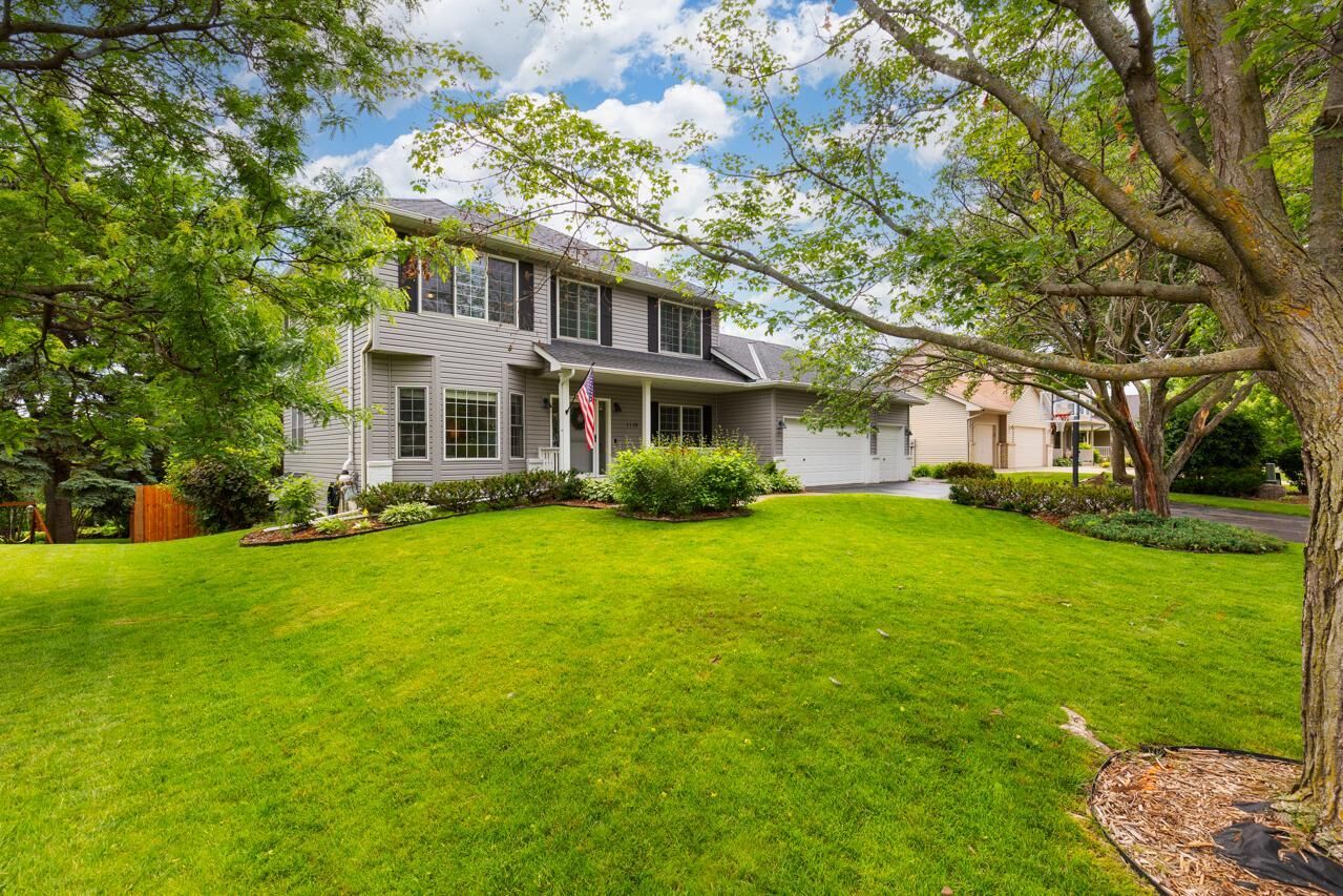 Property Photo:  1119 Bluff Pass S  MN 55318 