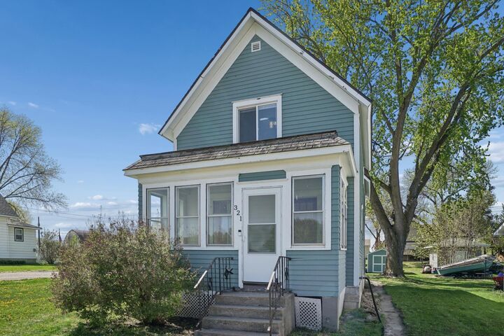 Property Photo:  321 1st Street NE  MN 55370 