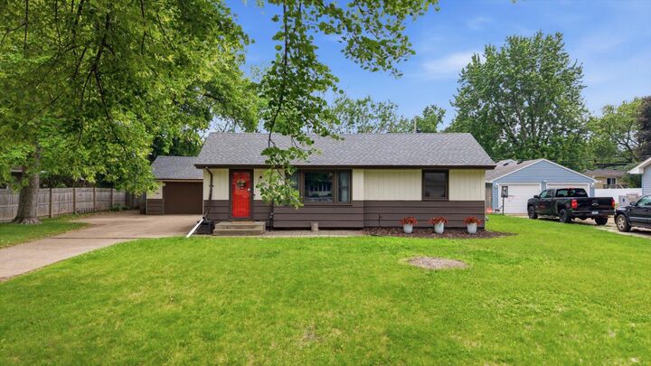 Property Photo:  7911 59 1/2 Avenue N  MN 55428 